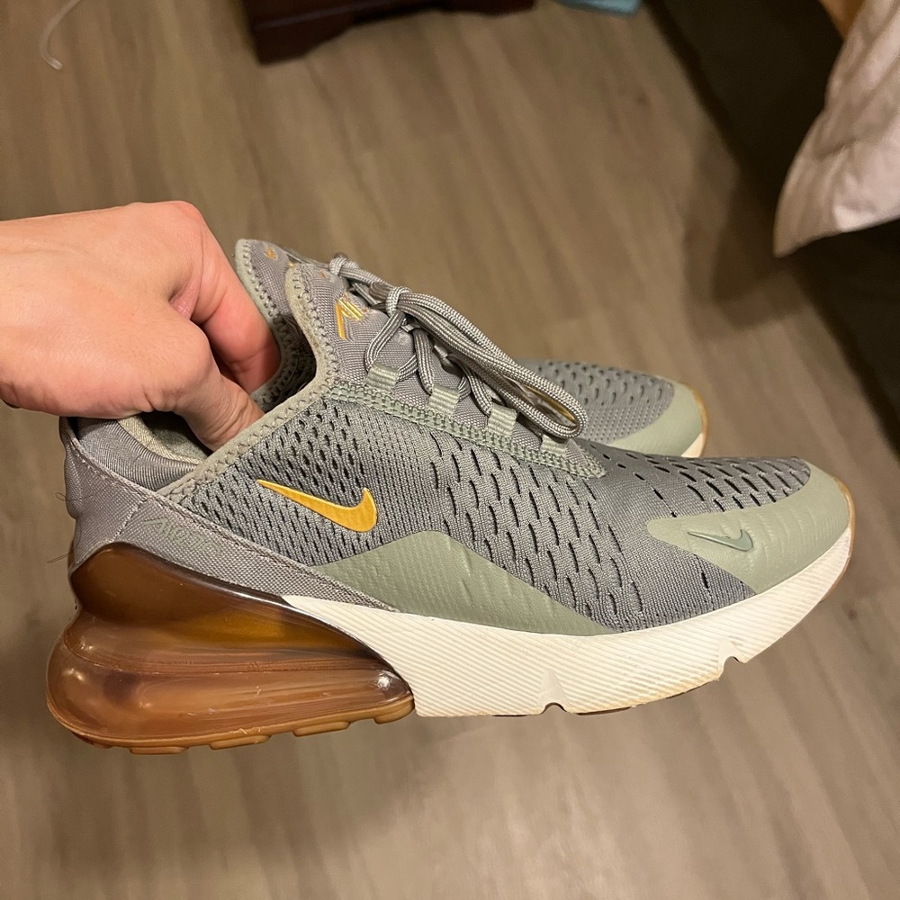 NIKE AIR MAX 270 WMNS